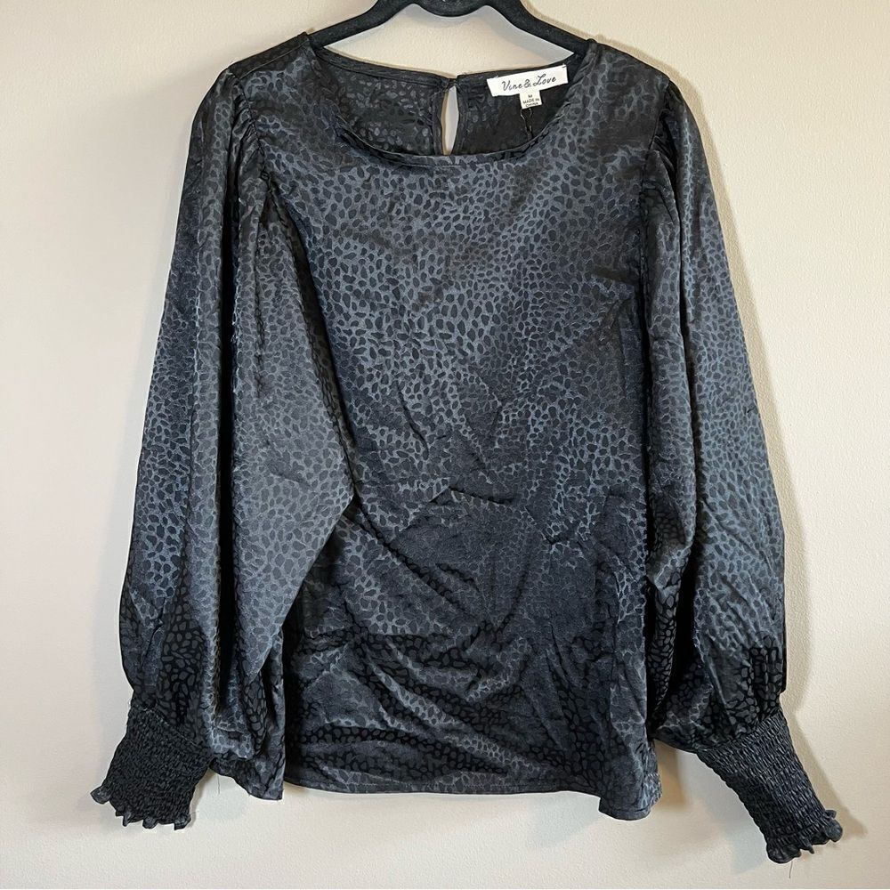 ✨ Vine & Love Women’s Black Silky Top Medium NWT